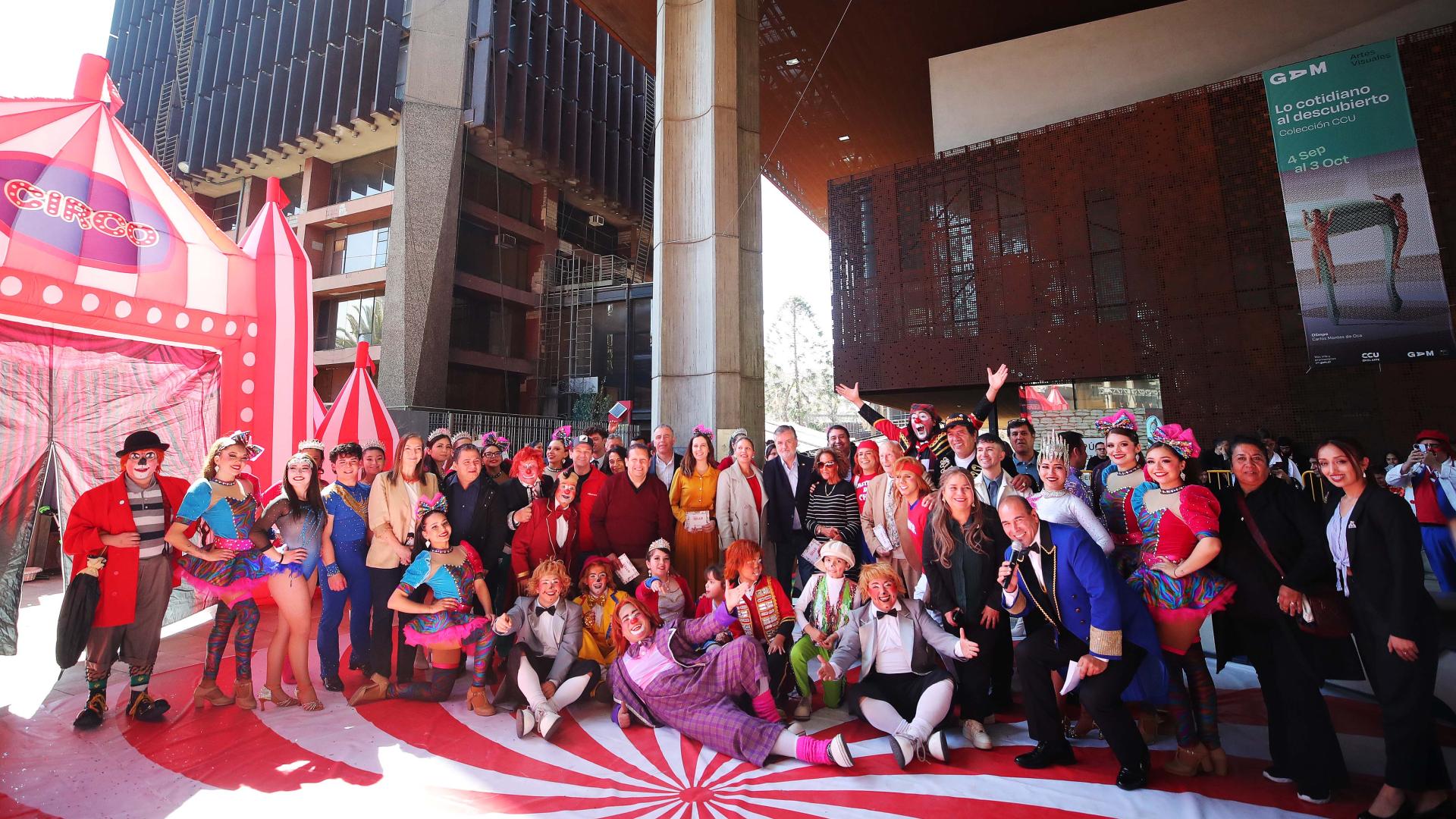 Autoridades y participantes de la Celebración del Día del Circo en el GAM