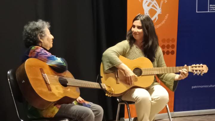 Patricia Chavarría y Gloria Toro