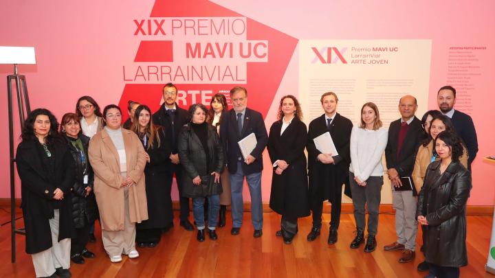 Autoridades Mincap y representantes de Museo de Artes Visuales MAVI UC y la Subdirección de Fomento y Gestión Patrimonial