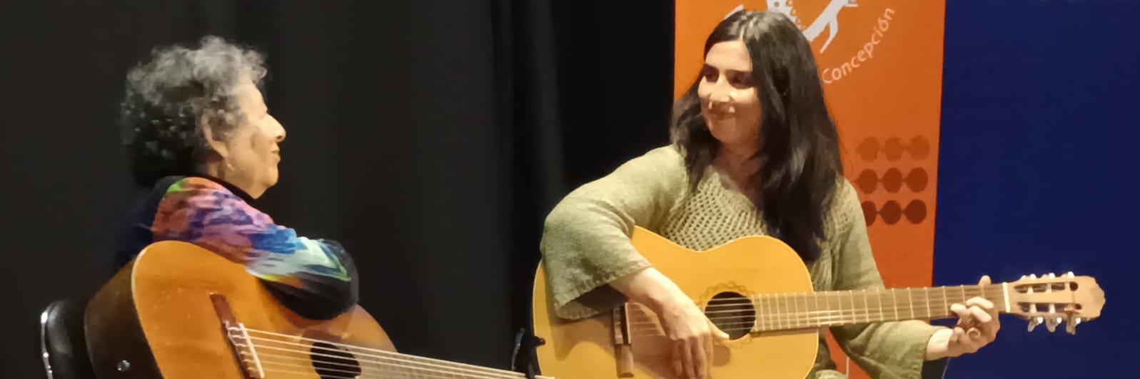 Patricia Chavarría y Gloria Toro