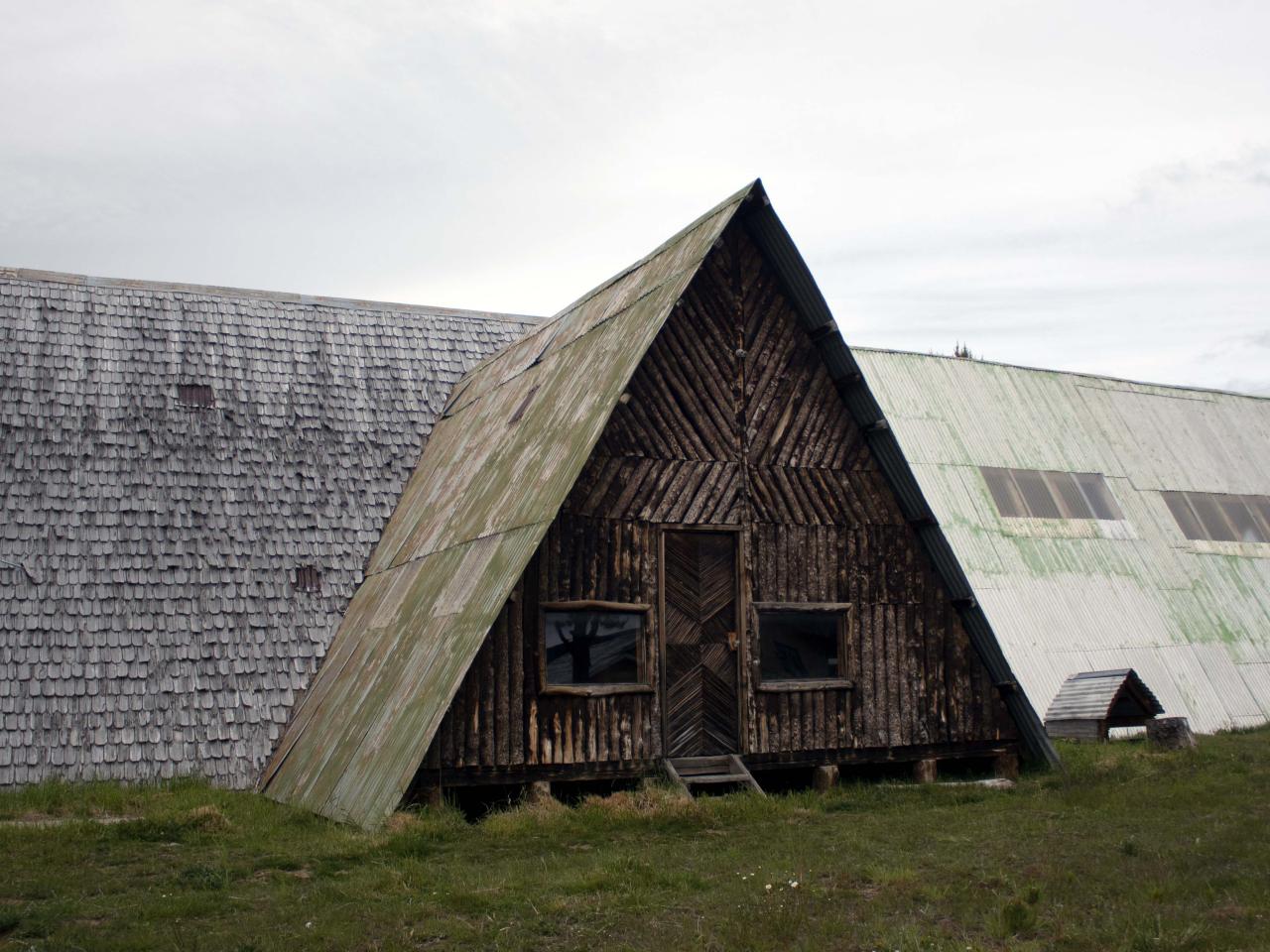 Casa Revestida de tejuelas, sector Puyuhuapi, Aysén,13.12.24. Fotógrafo Joel Martínez