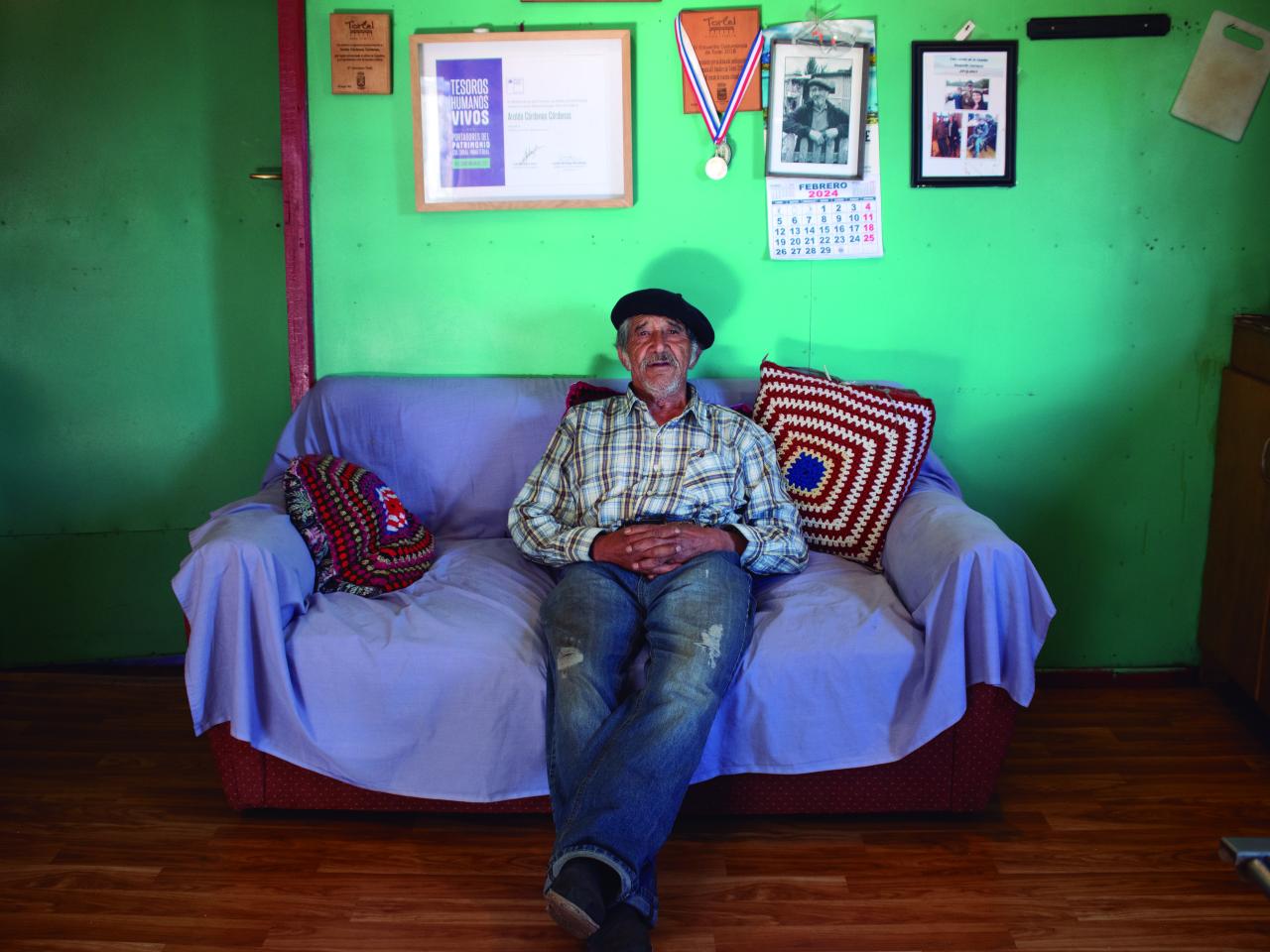 Retrato Aroldo Cardenas Cardenas, THV, Caleta Tortel, 9.2.24. Fotógrafa Susana Villar