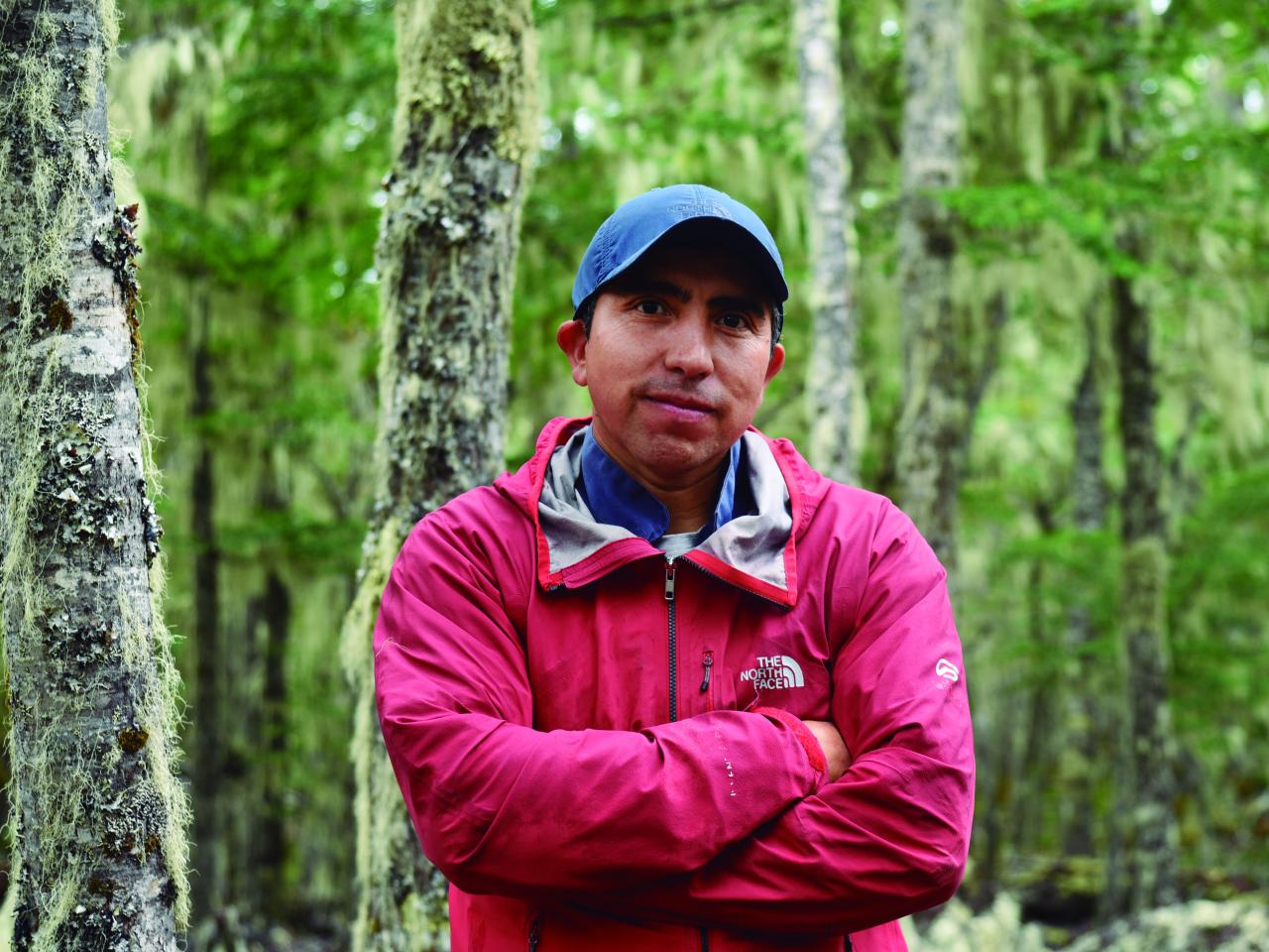 Retrato Marcial Castillo Levicoy, THV, Bosque de lengas Puerto Guadal. 11.2.24. Fotógrafa Susana Villar