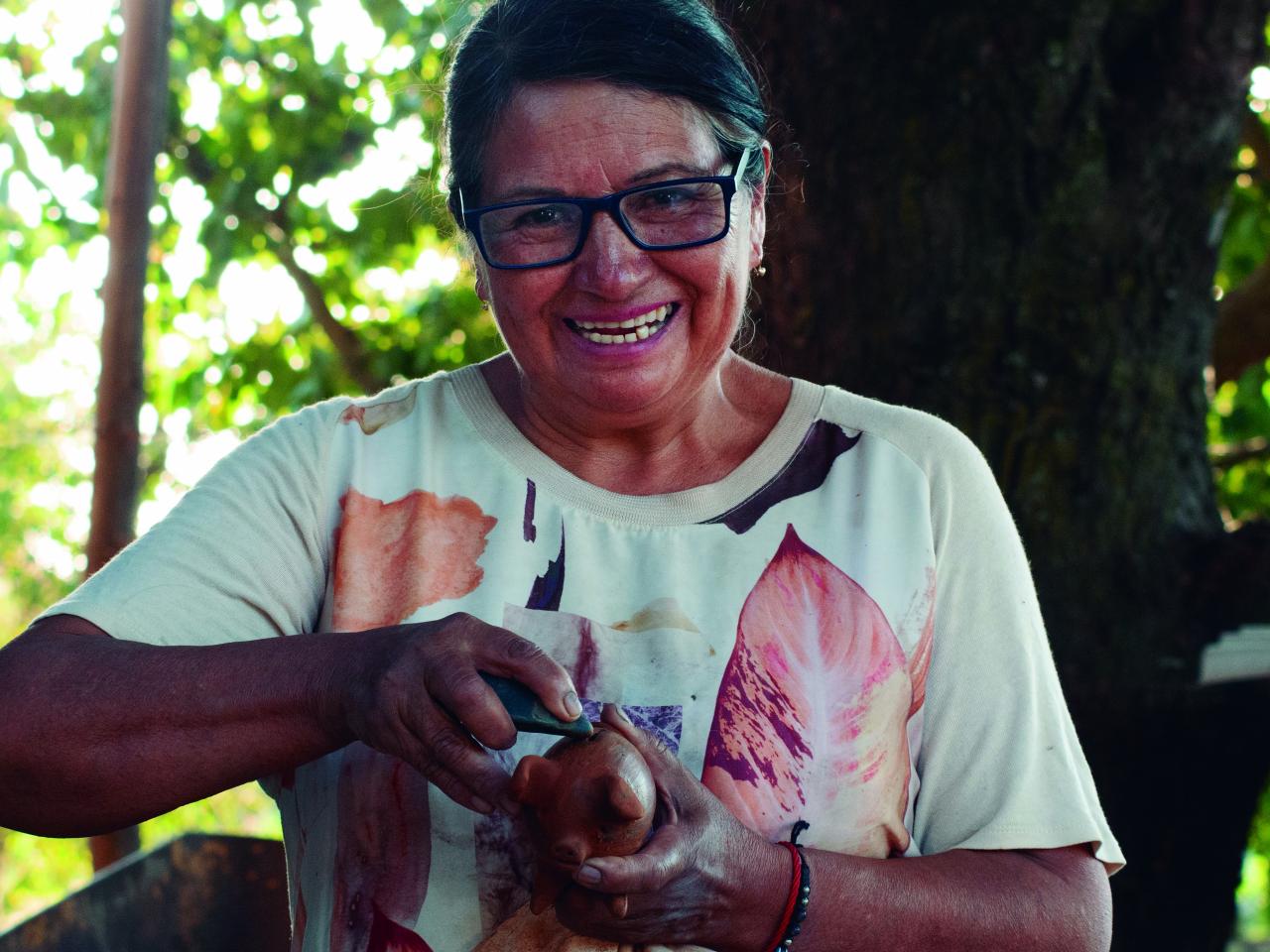 Proceso de creación de obra de Laura Carrasco Figueroa, THV, Quinchamalí 1.2.24. Fotógrafa Susana Villar