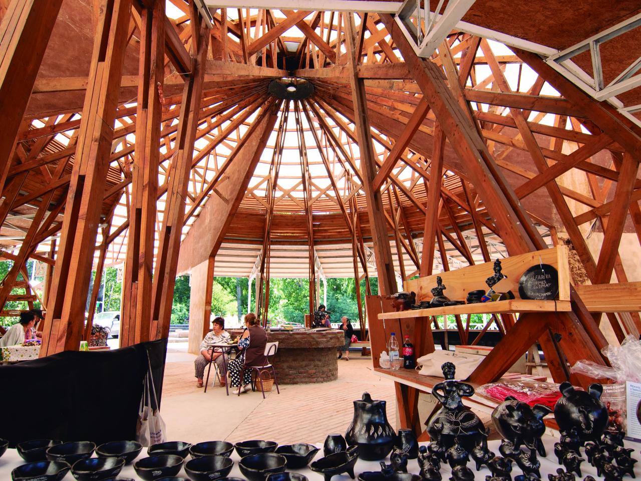 Centro de Eventos de Quinchamalí, lugar de encuentro y feria de Alfareras, Quinchamalí, 3.2.24 Fotógrafa Susana Villar