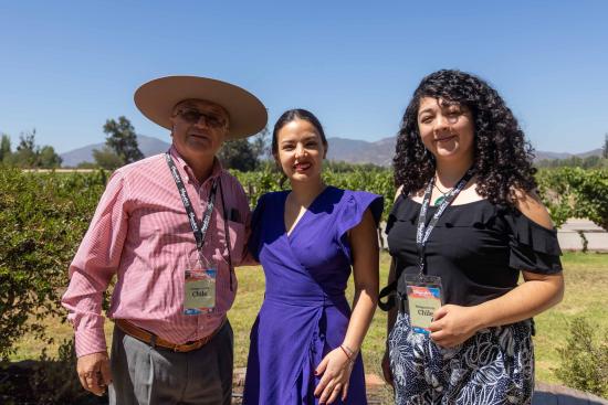 Lo/as Madariaga junto a la Ministra de las Culturas