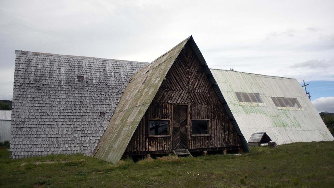 Casa Revestida de tejuelas, sector Puyuhuapi, Aysén,13.12.24. Fotógrafo Joel Martínez