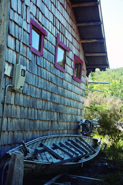 Detalles de casa de Caleta tortel, revestida de tejuelas, 9.02.24, Fotógrafa Susana Villar