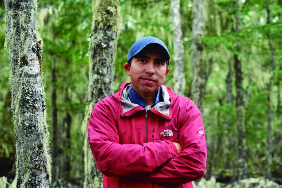 Retrato Marcial Castillo Levicoy, THV, Bosque de lengas Puerto Guadal. 11.2.24. Fotógrafa Susana Villar