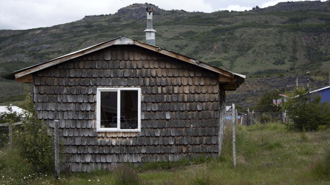 Casa Revestida de tejuelas, sector Puyuhuapi, Aysén,3.12.23. Fotógrafo Joel Martínez