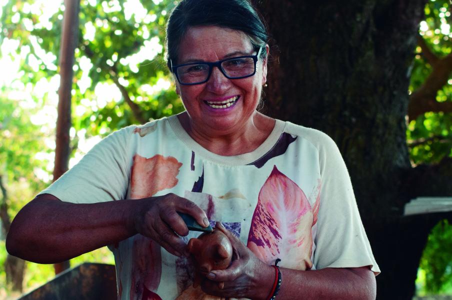 Proceso de creación de obra de Laura Carrasco Figueroa, THV, Quinchamalí 1.2.24. Fotógrafa Susana Villar