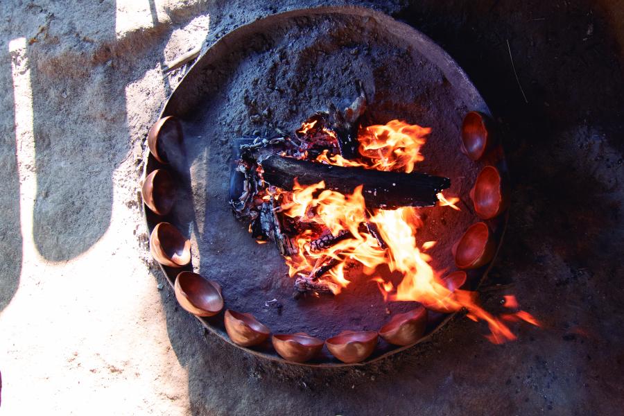 Proceso de creación y quema de obra de Honorinda Pérez Smith, THV, Quinchamalí. 02.02.24. Fotógrafa Susana Villar