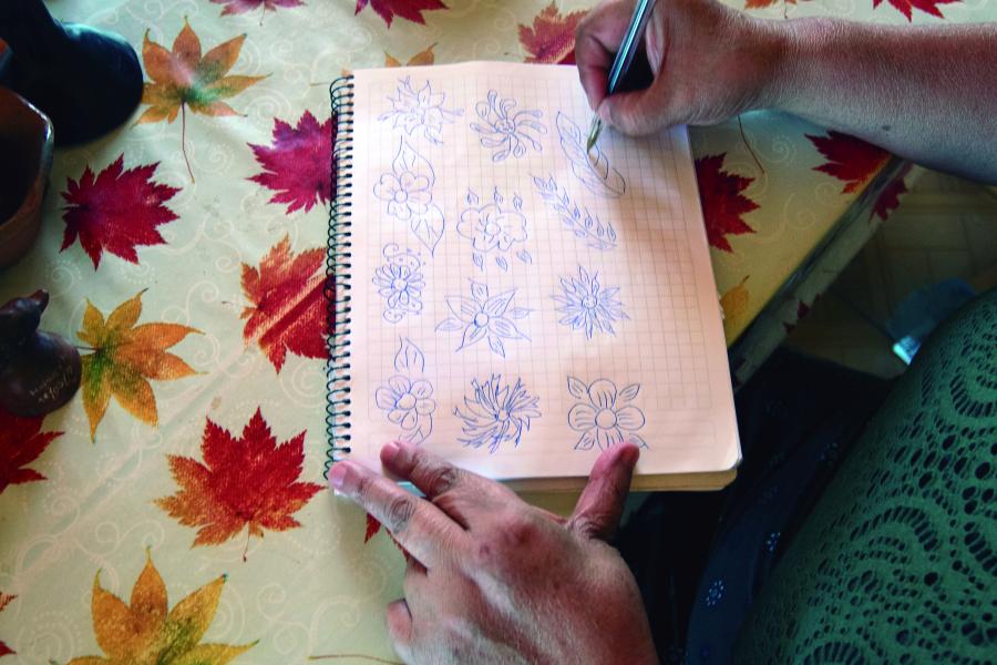 María Mónica Vielma Vielma, “Pintas” de sus obras, Quinchamalí, 2.2.24. Fotógrafa Susana Villar