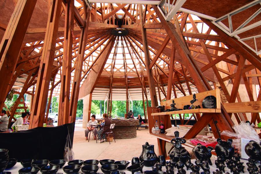 Centro de Eventos de Quinchamalí, lugar de encuentro y feria de Alfareras, Quinchamalí, 3.2.24 Fotógrafa Susana Villar