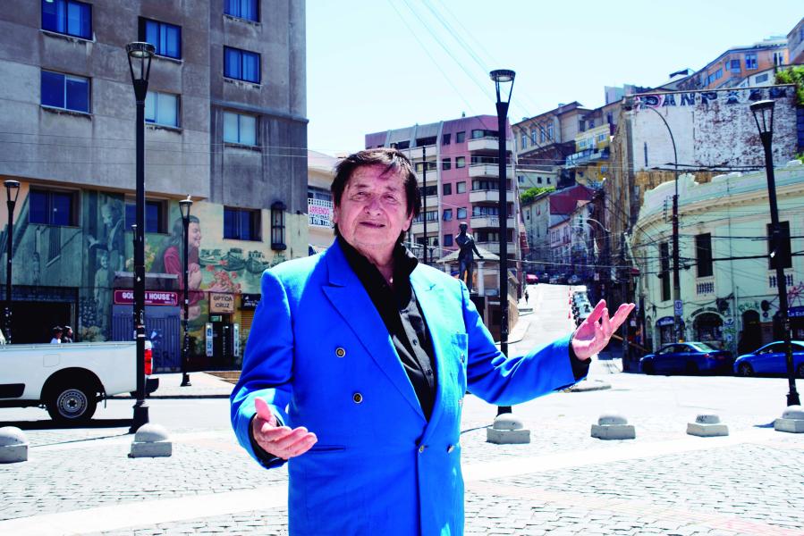 Retrato de Luis Alberto Martínez, THV, Plaza Aníbal Pinto, Valparaíso, 15.01.24 Fotógrafa Susana Villar