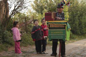 Los cuatro eventos en línea, que contarán con la presencia de cultores y cultoras del patrimonio inmaterial, abordará acciones y saberes relacionados con la Música de la Bohemia Tradicional del puerto, la práctica del Organillero-Chinchinero, el Canto a Lo Poeta y el Baile Chino. Las jornadas de difusión “Patrimonio Cultural Inmaterial en Valparaíso”, organizadas por la Subdirección Nacional de Patrimonio Cultural Inmaterial y la Dirección Regional de Patrimonio Cultural, reunirá a destacados cultores y cu